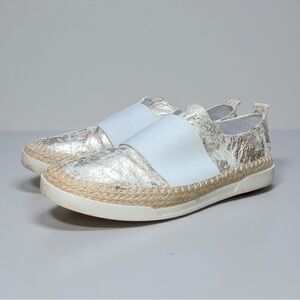 Johnston & Murphy Victoria Slip-on Banded Sneaker in Ivory/Gold Women's 8